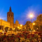 Plaza de la Reina en Valencia al atardecer en diciembre